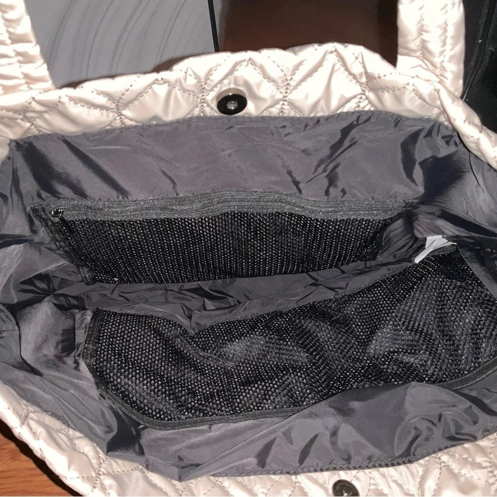 Elegant Quilted Cream Tote Bag - Picture 3 of 7